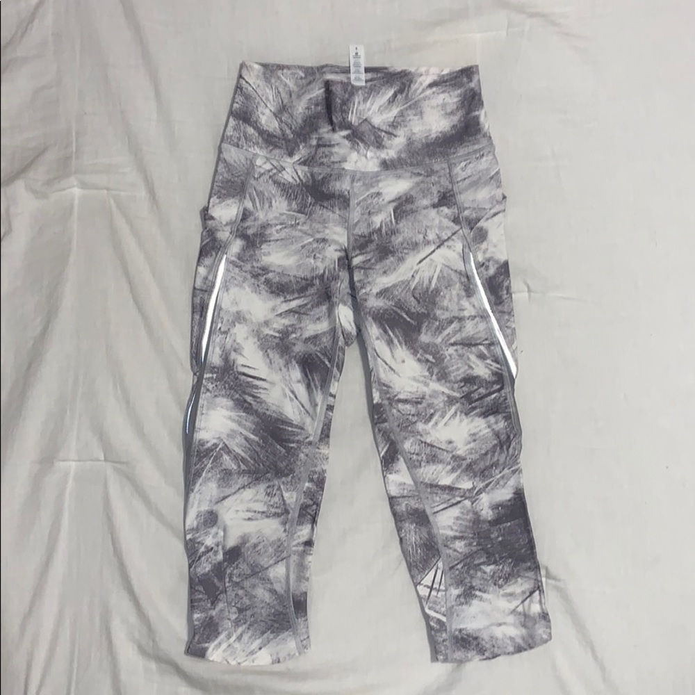White and gray Lulu lemon leggings